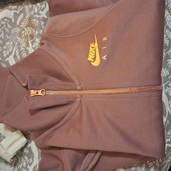 Nike Tops - NWOT NIKE CROP ZIPUP SIZE SMALL